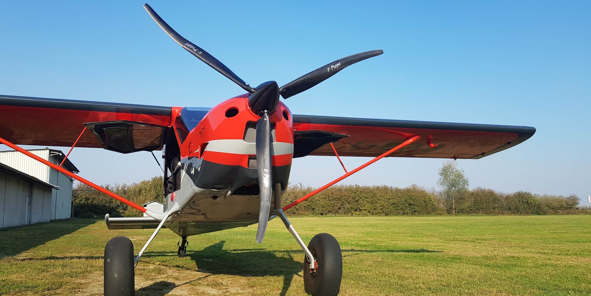 Aircraft with Rotax equipped with an E-Props carbon propeller