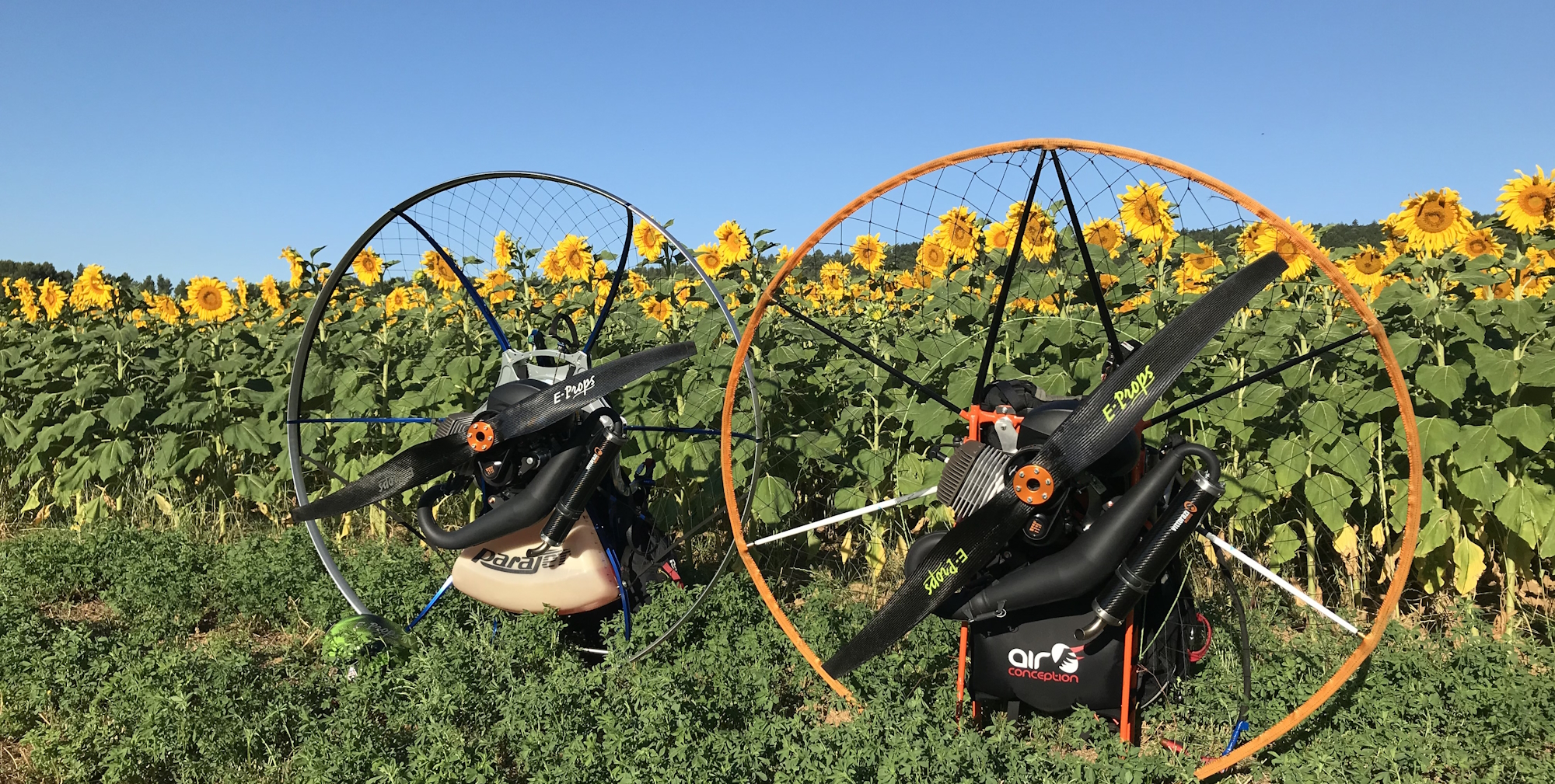 Paramotor equipped with an E-Props carbon propeller in a lavender field