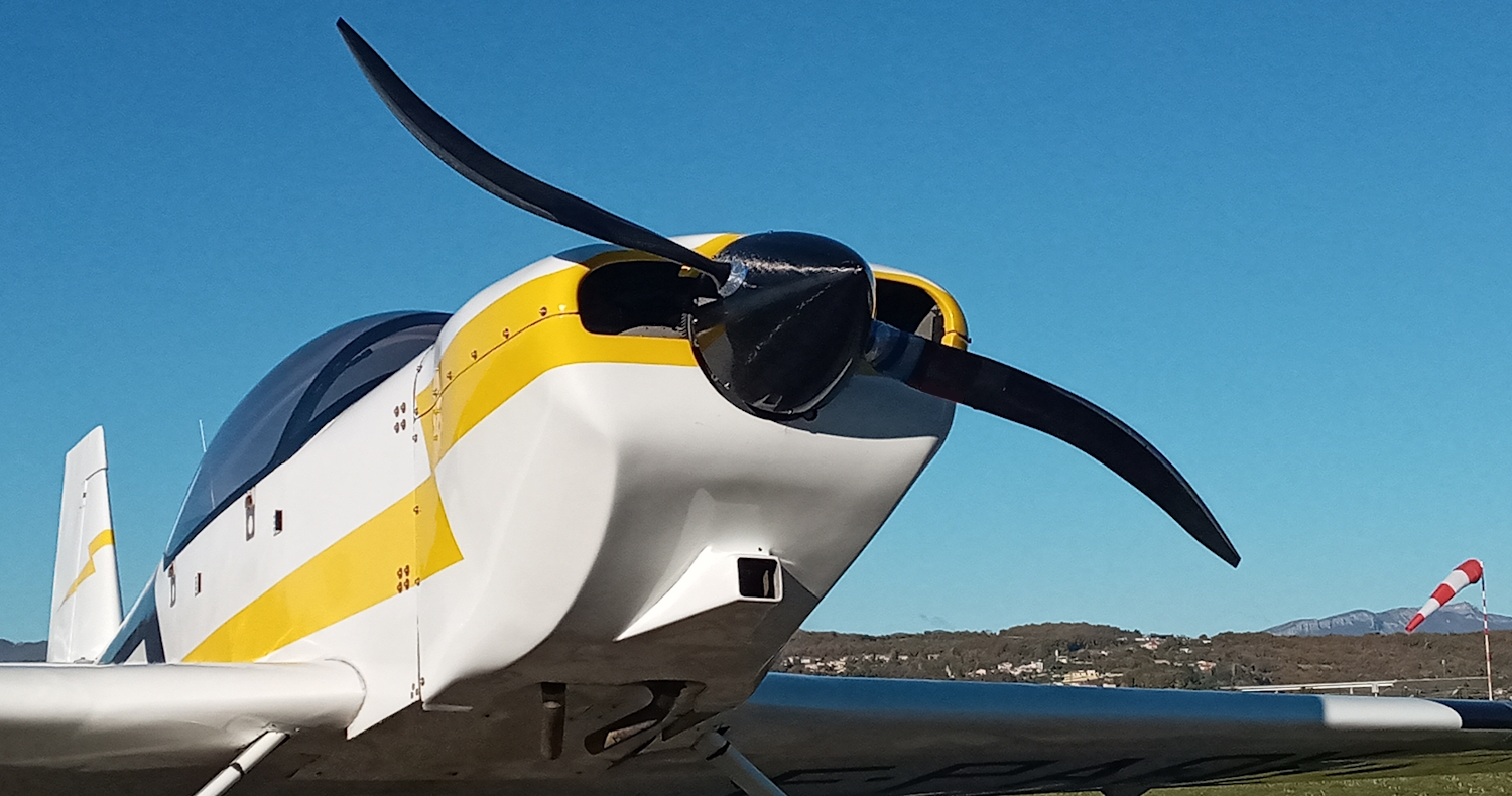 Aircraft with Lycoming equipped with an E-Props carbon propeller